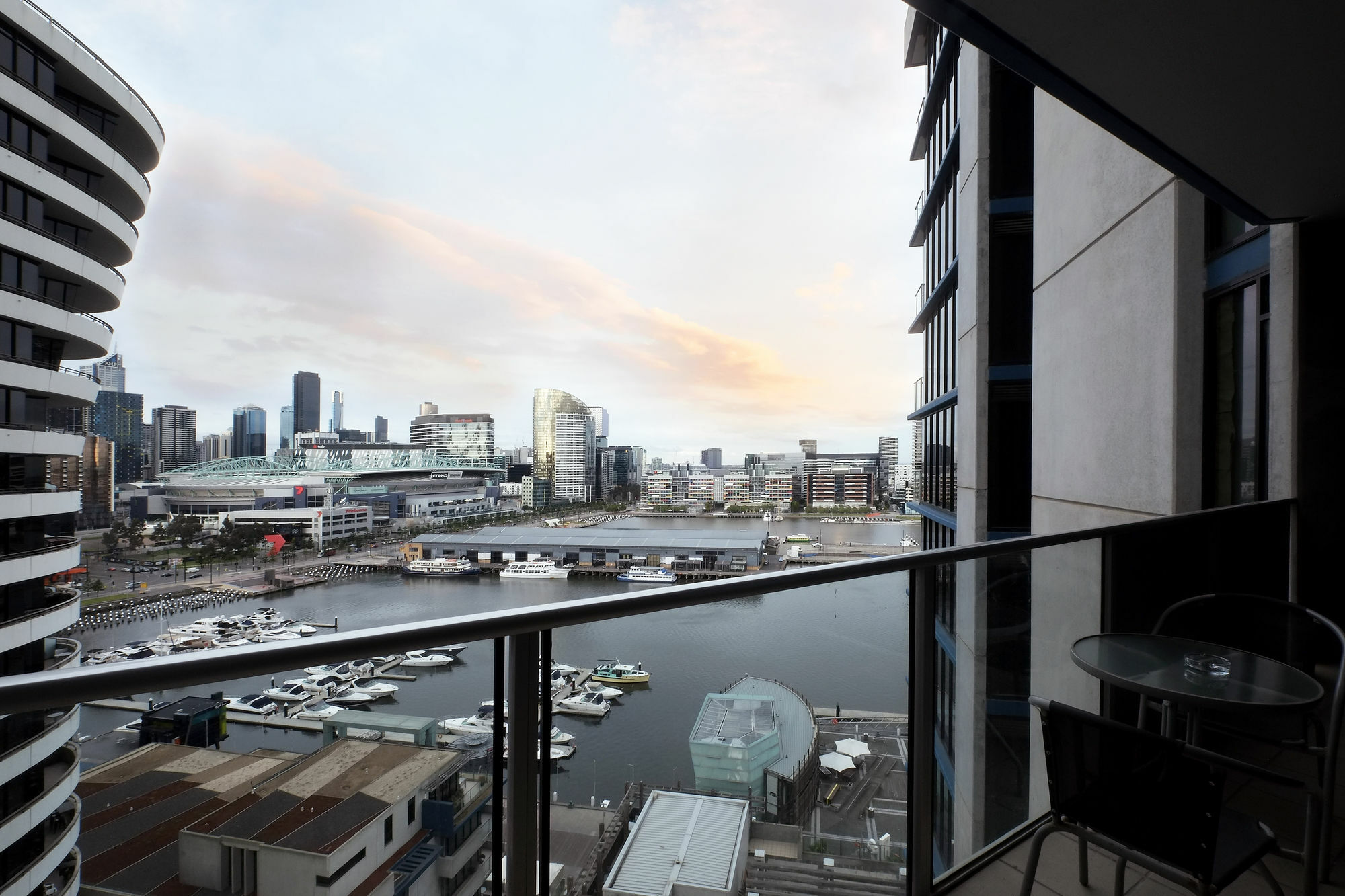 Acd Apartments Melbourne Luaran gambar